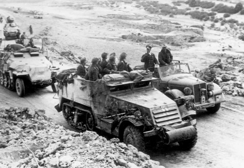 Bundesarchiv Bild 146-1990-071-31, Nordafrika, Rommel, Bayerlein.jpg