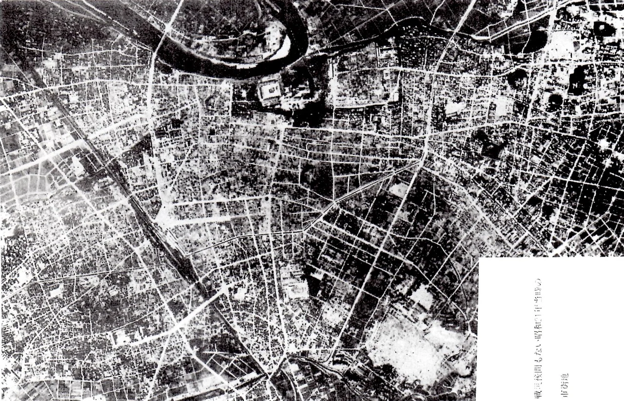 1946年に撮影された、1945年6月の豊橋空襲から間もない豊橋市街地。
